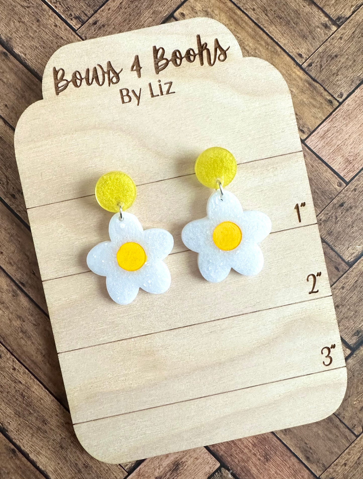 White Daisy hanging Earrings